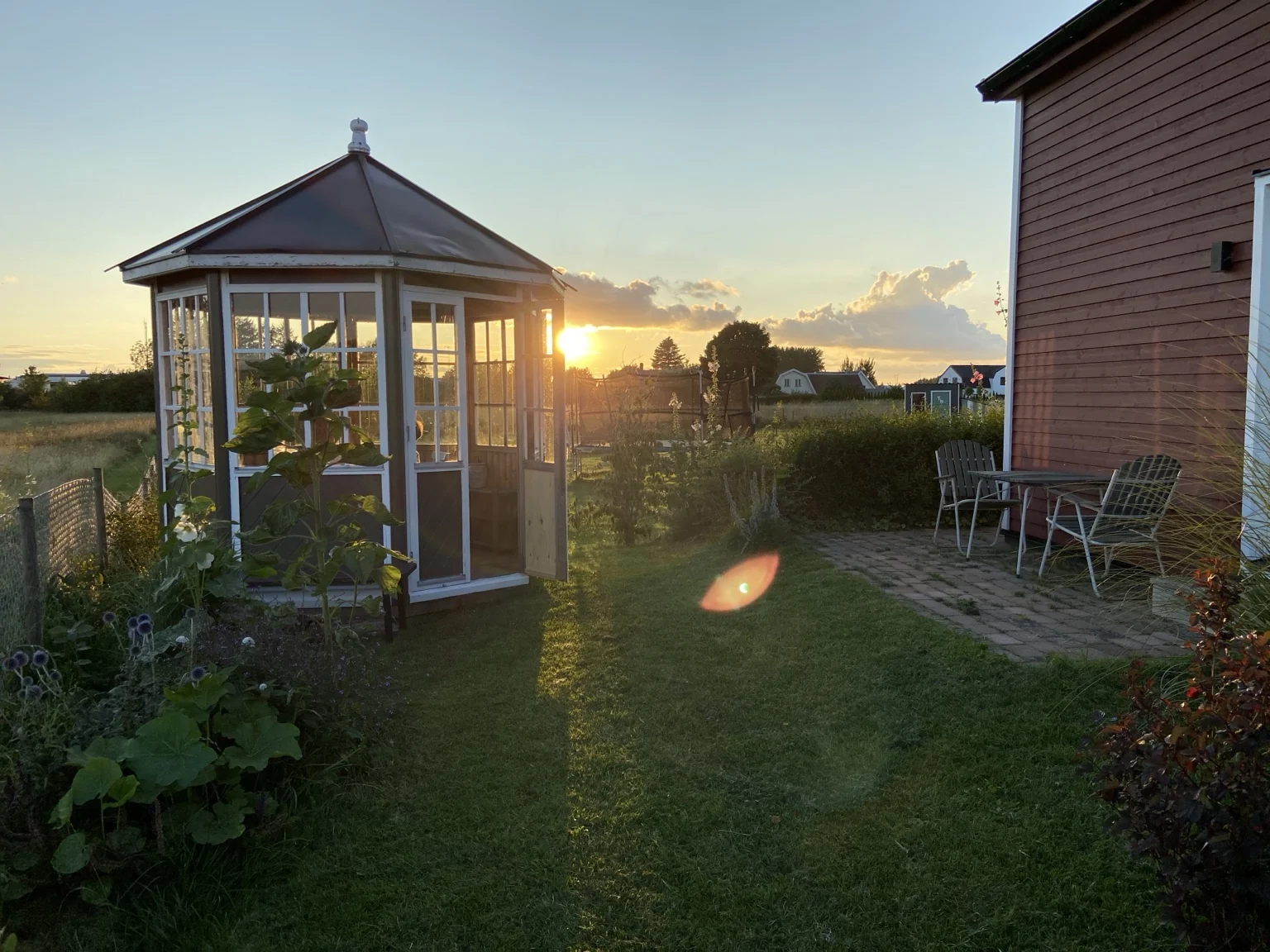 Eigener Pavillon und kleiner Garten – 2